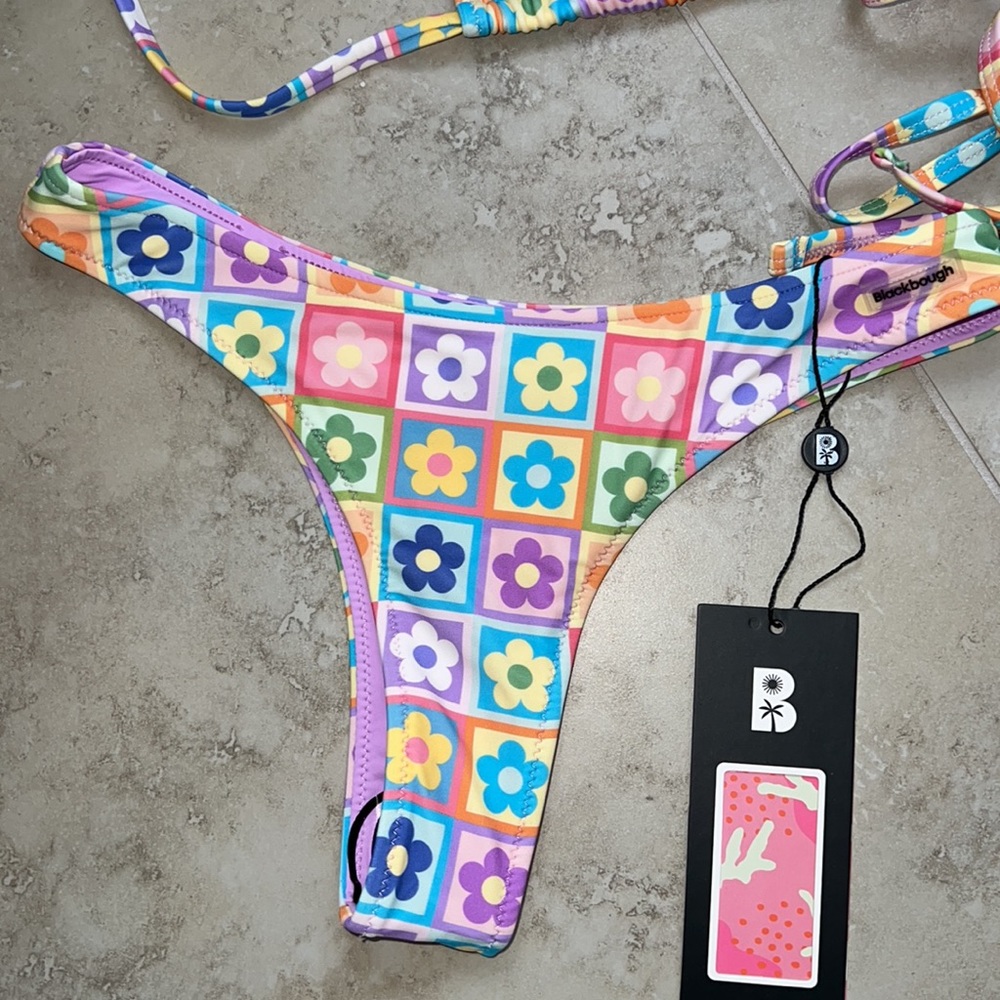 Blackbough swim bikini top and two bottom - Picture 15 of 17